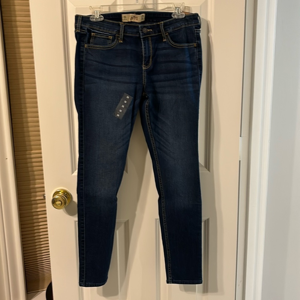 Hollister Super Skinny Jeans, size 9S, W29 X L29, Brand New